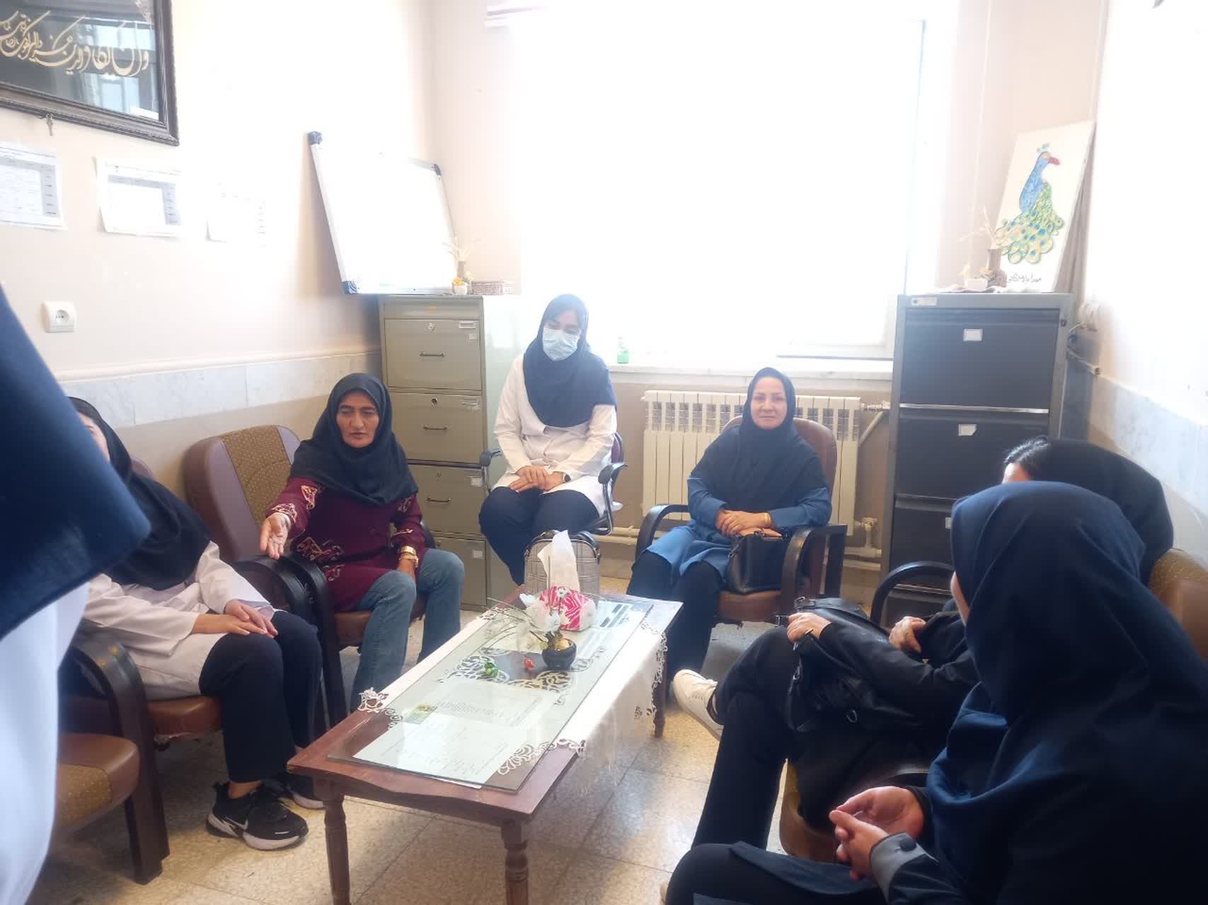 برگزاری جلسه آموزشی در رابطه با سرطان پستان برای معلمین مدارس توسط گروه سلامت جامعه