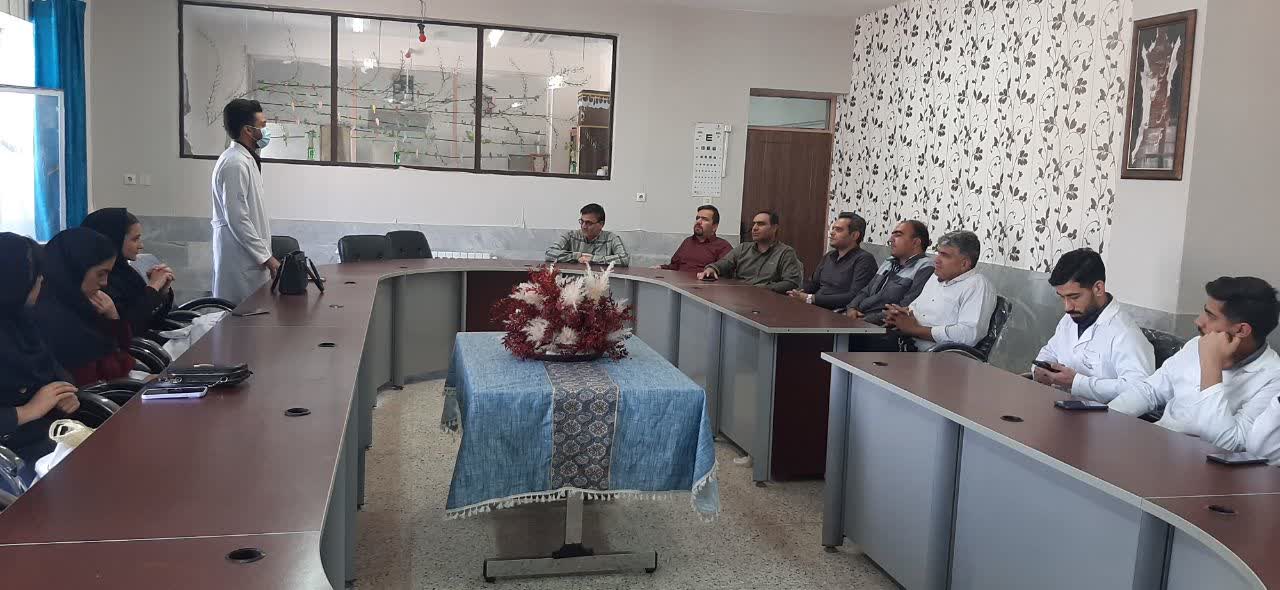 جلسه آموزشی آشنایی با بیماری پوکی استخوان به معلمان و پرسنل مدارس توسط گروه سلامت جامعه