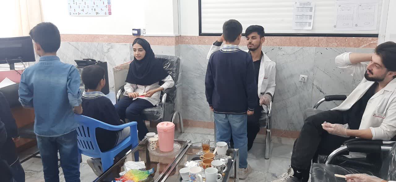 اجرای معاینات جامع دانش‌آموزان دبستان امام حسین (ع) توسط دانشجویان پرستاری در قالب کارآموزی بهداشت مدارس